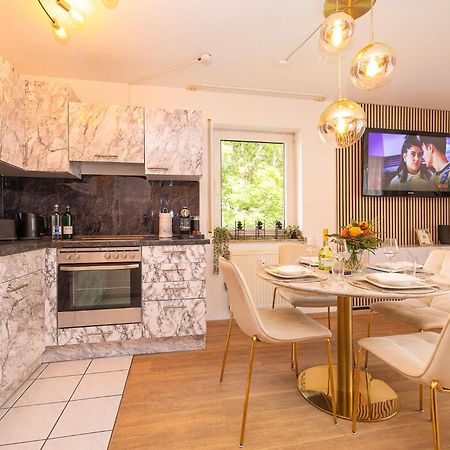 Luxx Home Bc, Zentral - Fuer 4 Personen - Balkon - Parken - Voll Ausgestattete Kueche Biberach an der Riß Dış mekan fotoğraf