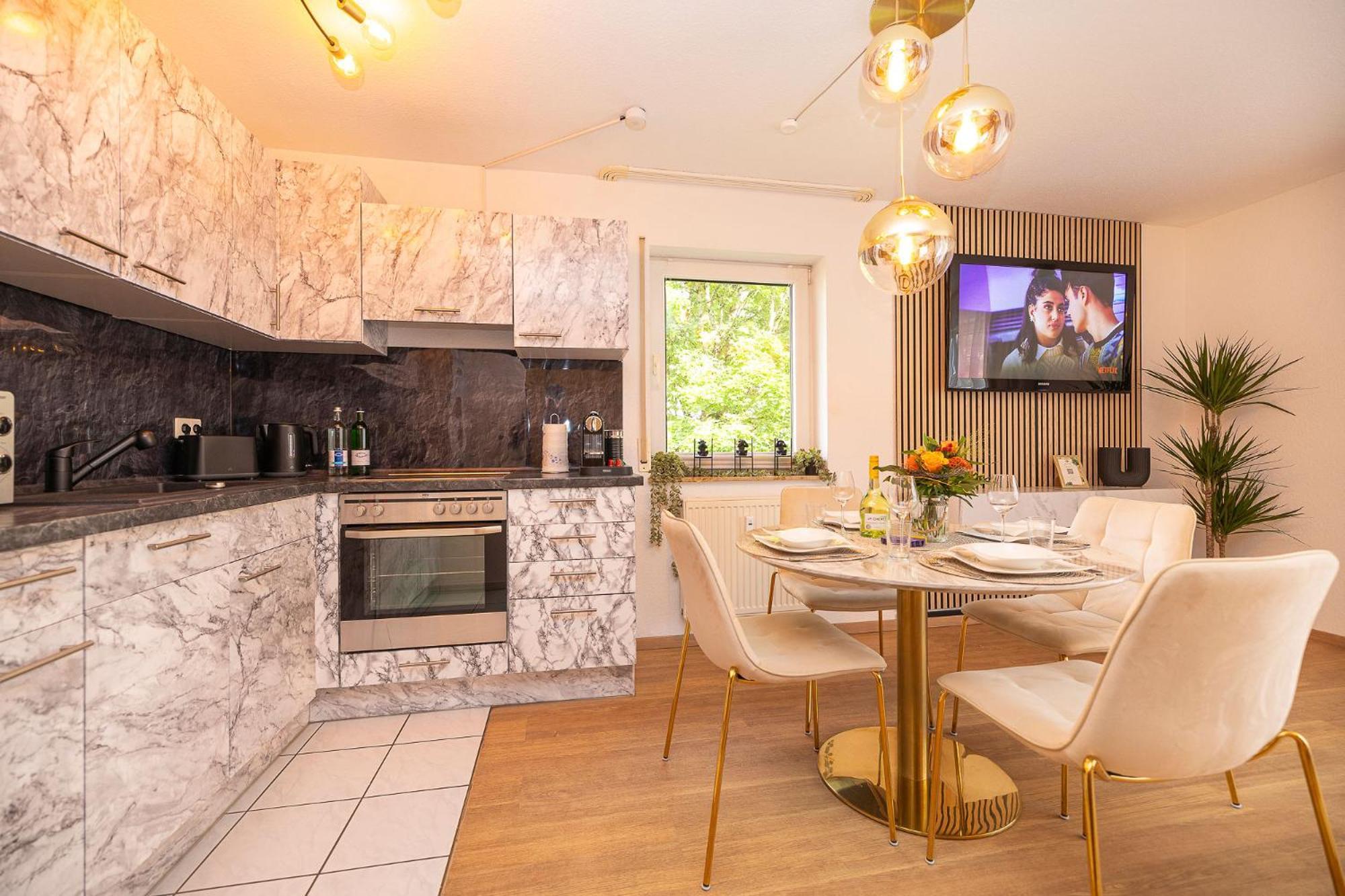 Luxx Home Bc, Zentral - Fuer 4 Personen - Balkon - Parken - Voll Ausgestattete Kueche Biberach an der Riß Dış mekan fotoğraf