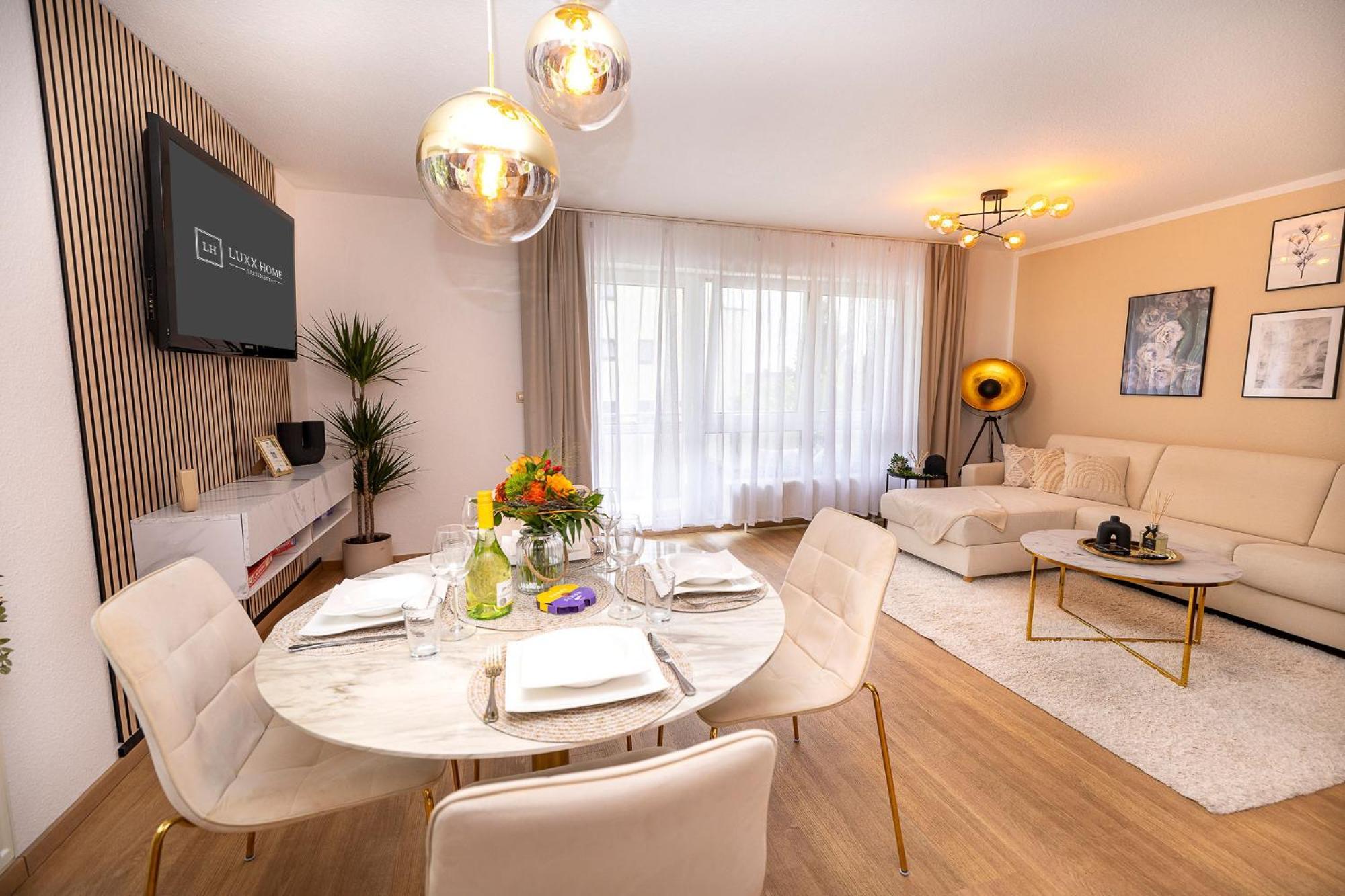 Luxx Home Bc, Zentral - Fuer 4 Personen - Balkon - Parken - Voll Ausgestattete Kueche Biberach an der Riß Dış mekan fotoğraf
