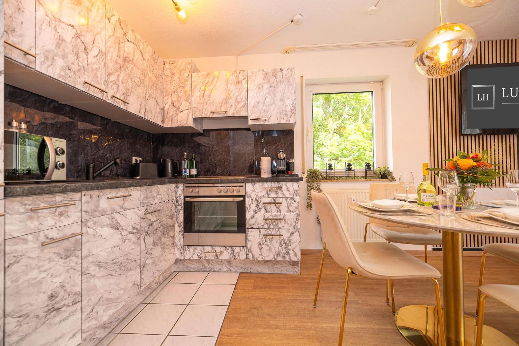 Luxx Home Bc, Zentral - Fuer 4 Personen - Balkon - Parken - Voll Ausgestattete Kueche Biberach an der Riß Dış mekan fotoğraf