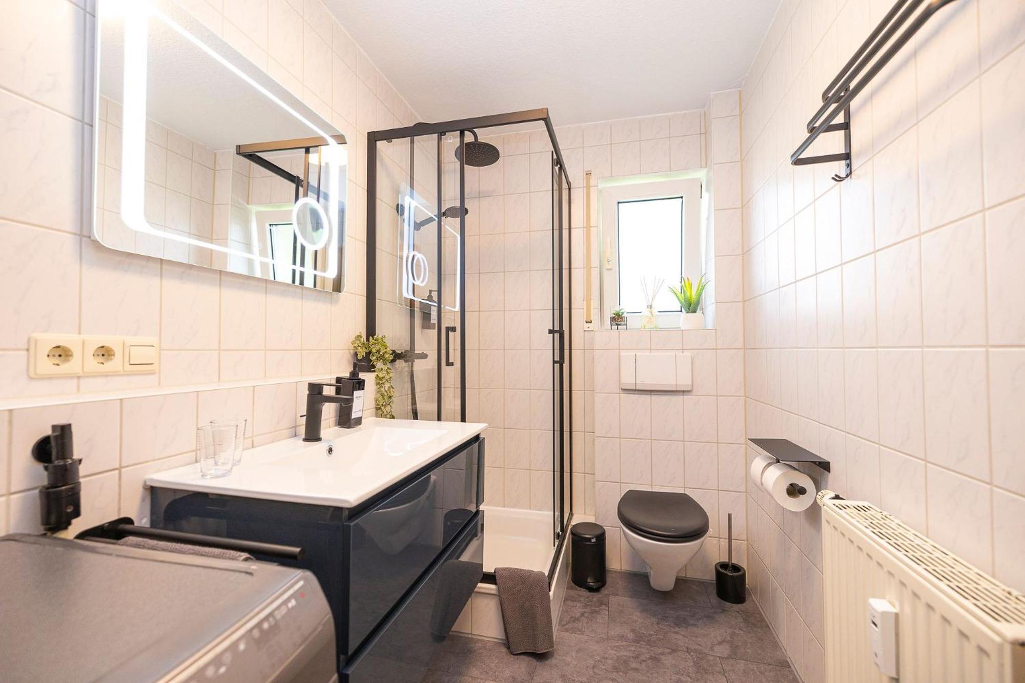 Luxx Home Bc, Zentral - Fuer 4 Personen - Balkon - Parken - Voll Ausgestattete Kueche Biberach an der Riß Dış mekan fotoğraf