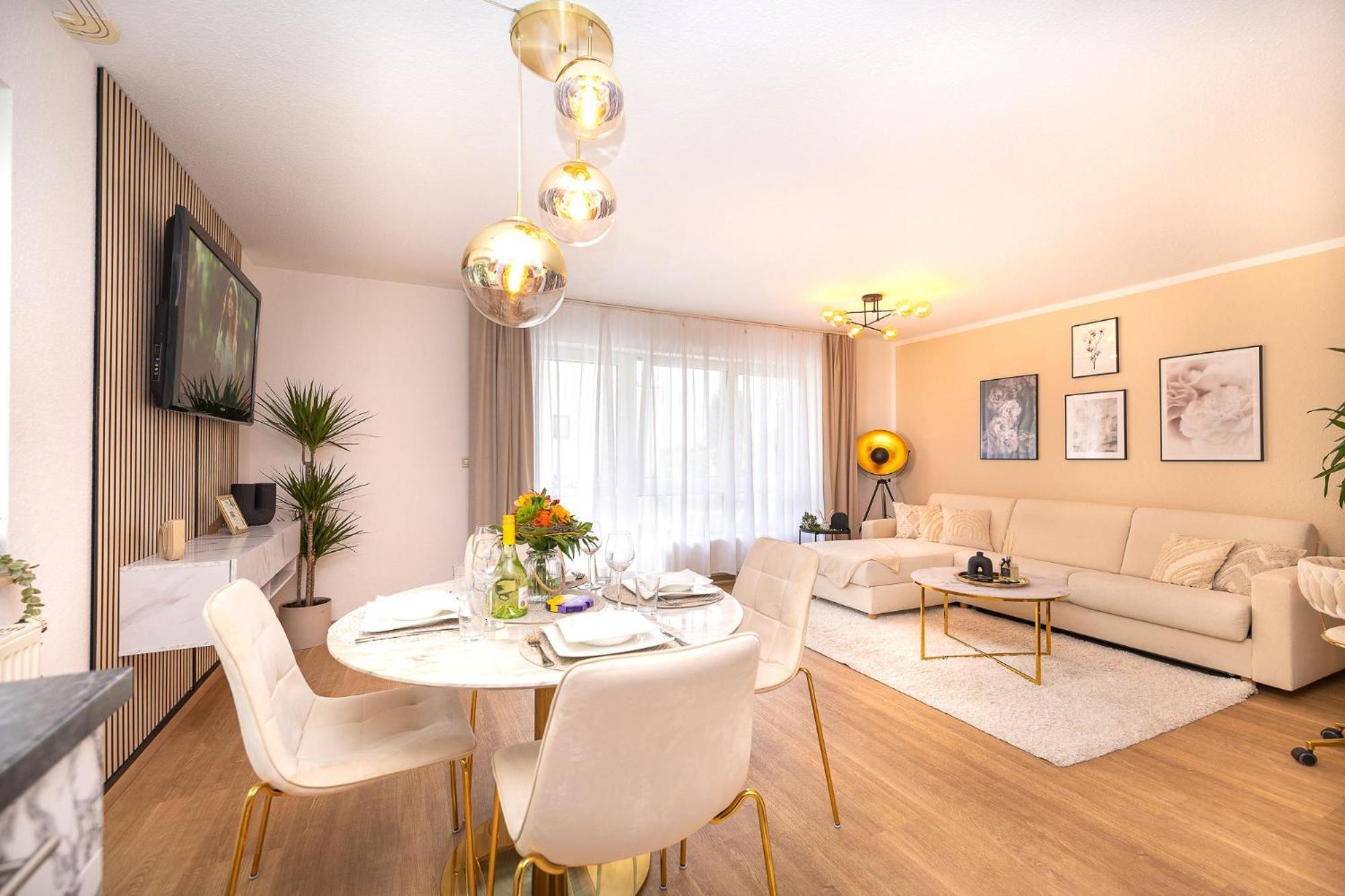 Luxx Home Bc, Zentral - Fuer 4 Personen - Balkon - Parken - Voll Ausgestattete Kueche Biberach an der Riß Dış mekan fotoğraf